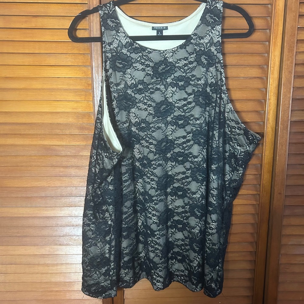 Torrid Womens Plus Size 4 Black Floral Lace Fairy Goth Top Cream Lined Lagen